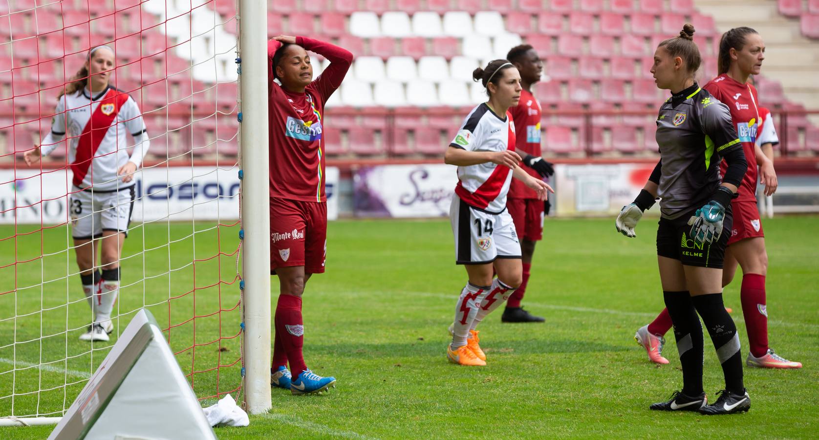 Fotos: Vital triunfo del EDF ante el Rayo (3-0)