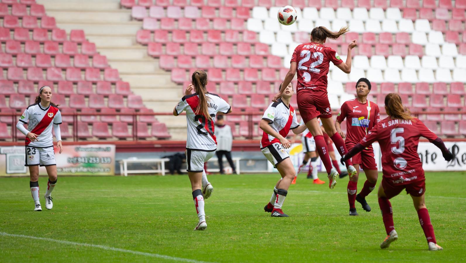 Fotos: Vital triunfo del EDF ante el Rayo (3-0)