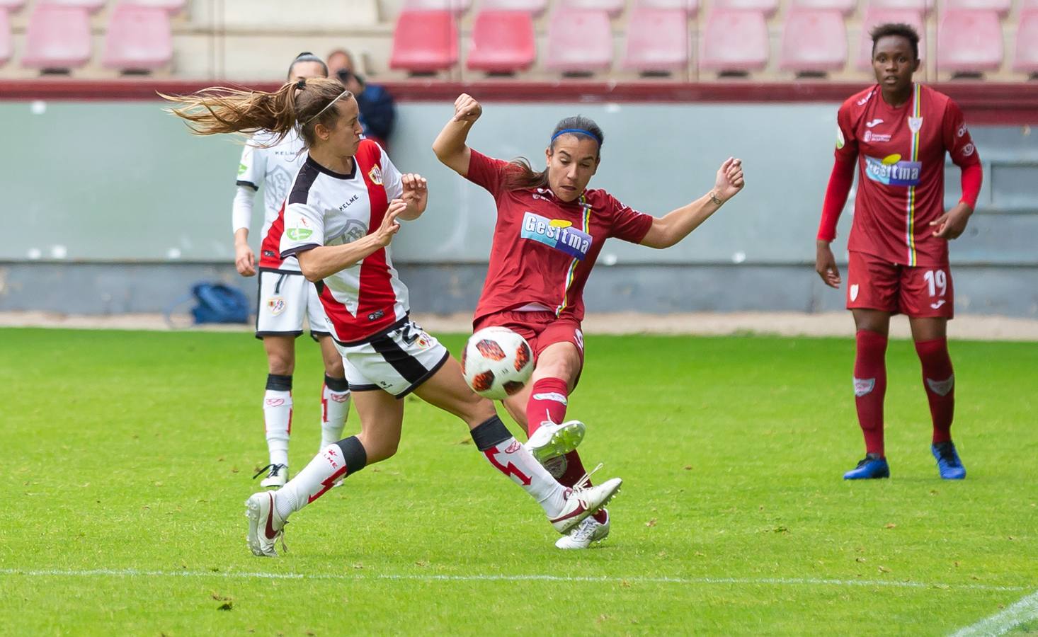 Fotos: Vital triunfo del EDF ante el Rayo (3-0)