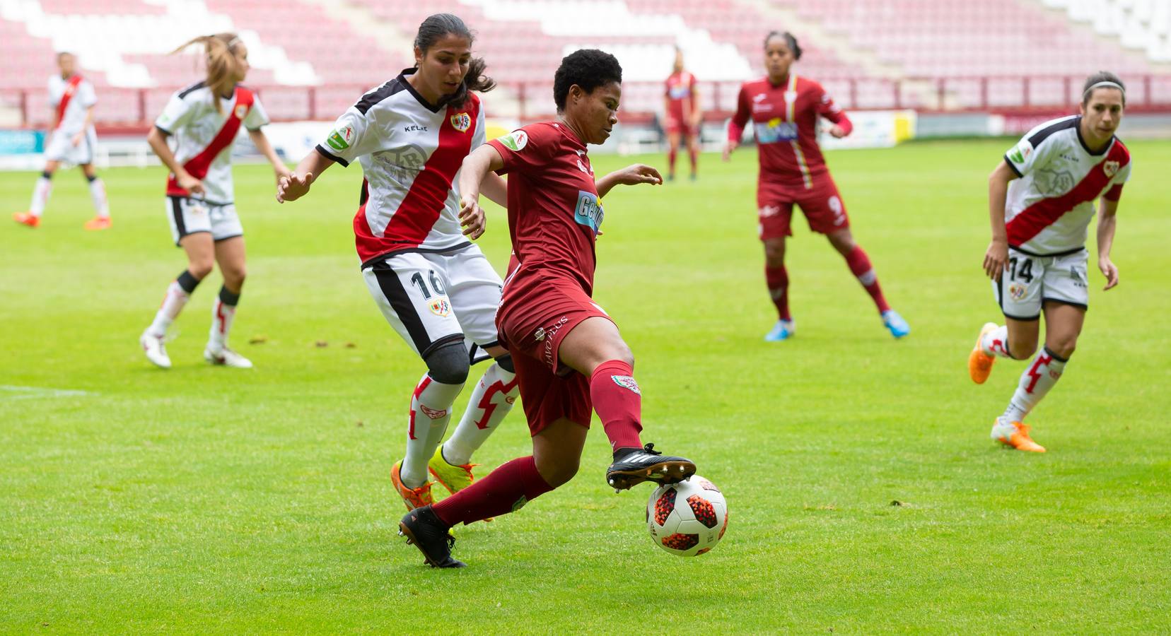 Fotos: Vital triunfo del EDF ante el Rayo (3-0)