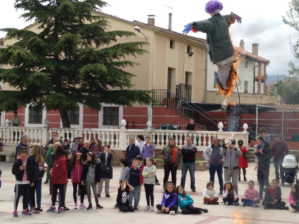 Fotos: Quema de Judas en El Redal, Valdeperillo y Cornago