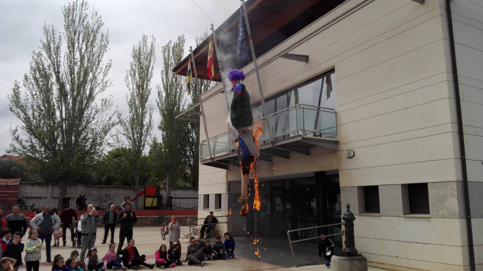 Fotos: Quema de Judas en El Redal, Valdeperillo y Cornago