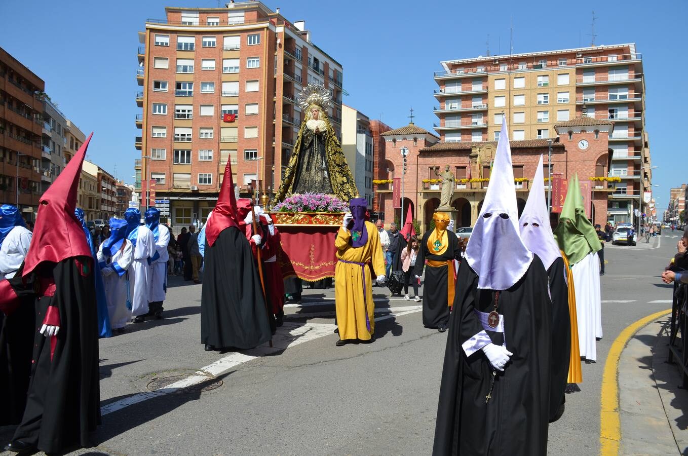 Fotos: Procesión de la Soledad de María en Calahorra