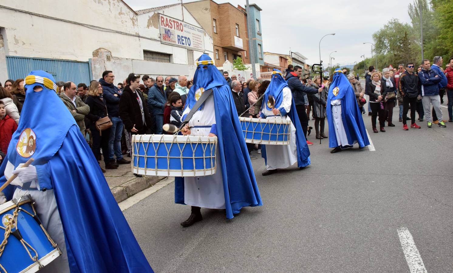 Fotos: Saetas y mucha emoción en la procesión del Santo Cristo Resucitado de Logroño