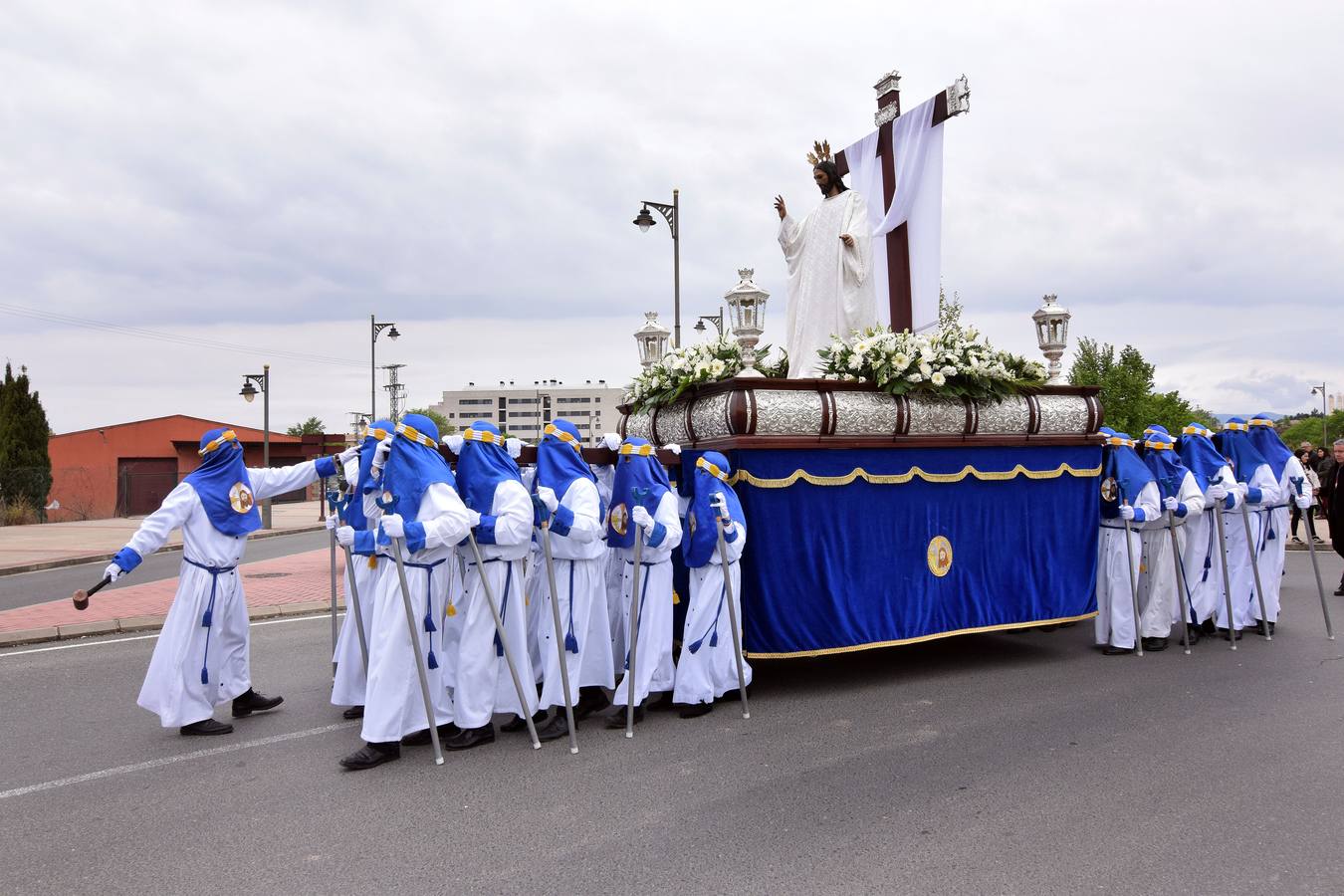 Fotos: Saetas y mucha emoción en la procesión del Santo Cristo Resucitado de Logroño