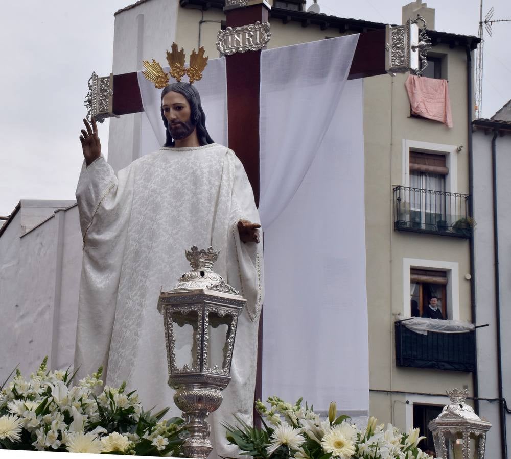 Fotos: Saetas y mucha emoción en la procesión del Santo Cristo Resucitado de Logroño