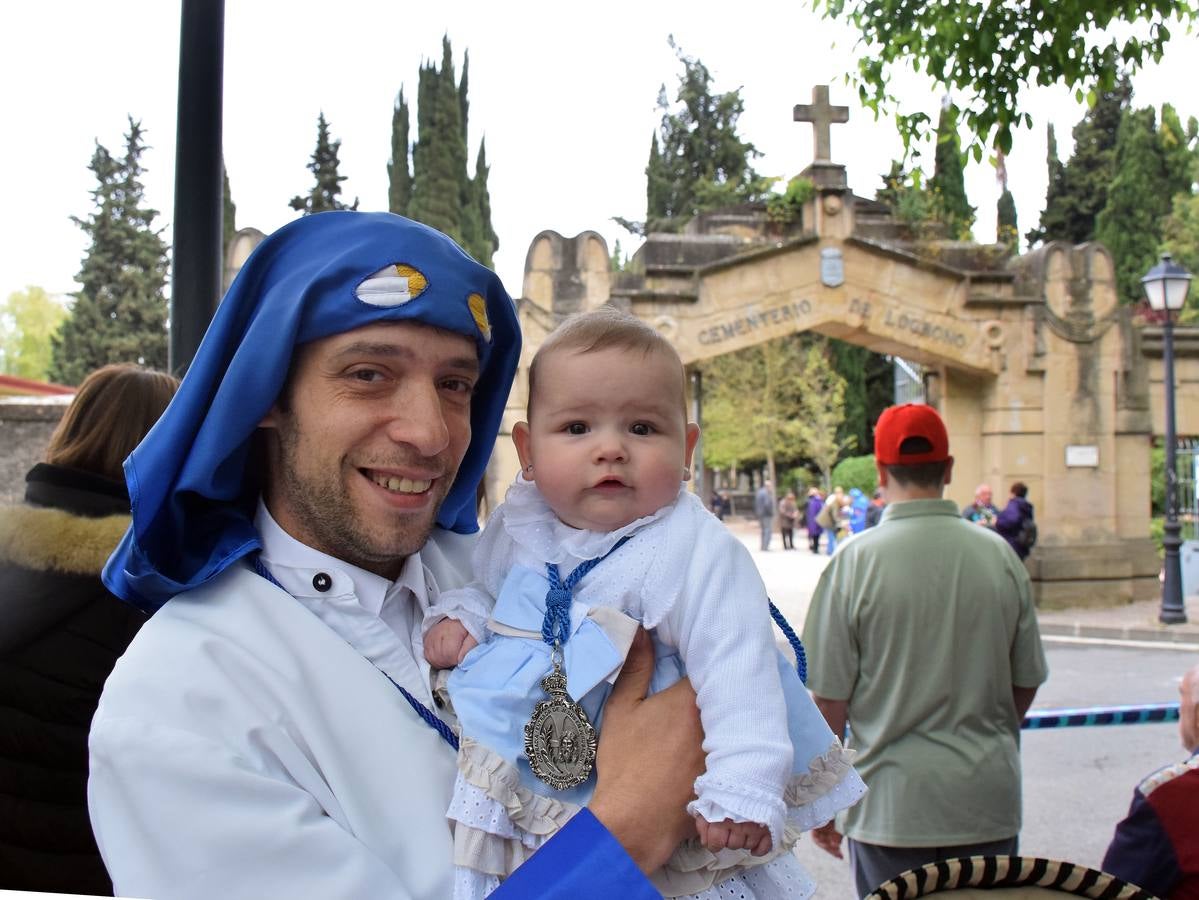 Fotos: Saetas y mucha emoción en la procesión del Santo Cristo Resucitado de Logroño