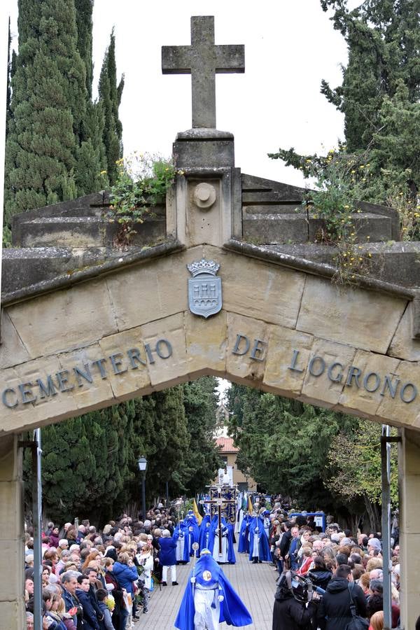 Fotos: Saetas y mucha emoción en la procesión del Santo Cristo Resucitado de Logroño