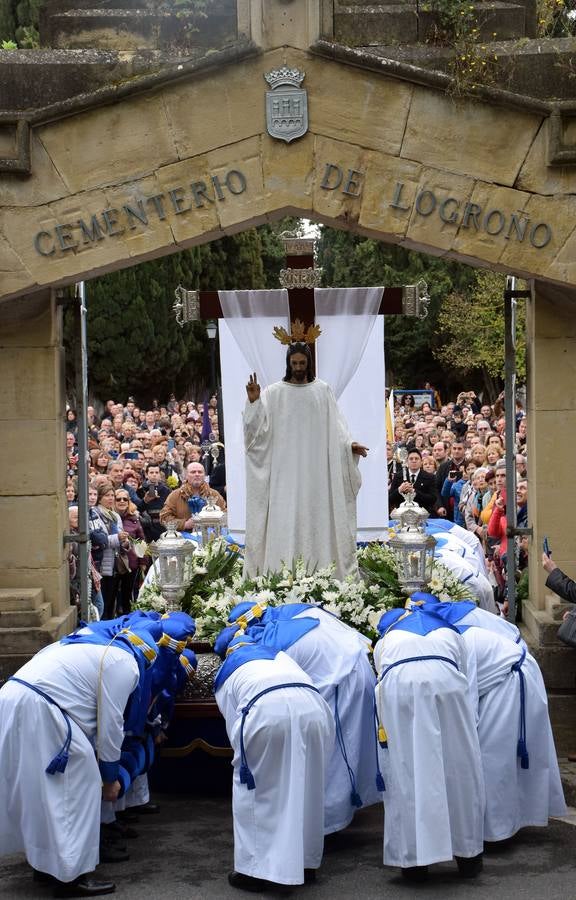 Fotos: Saetas y mucha emoción en la procesión del Santo Cristo Resucitado de Logroño