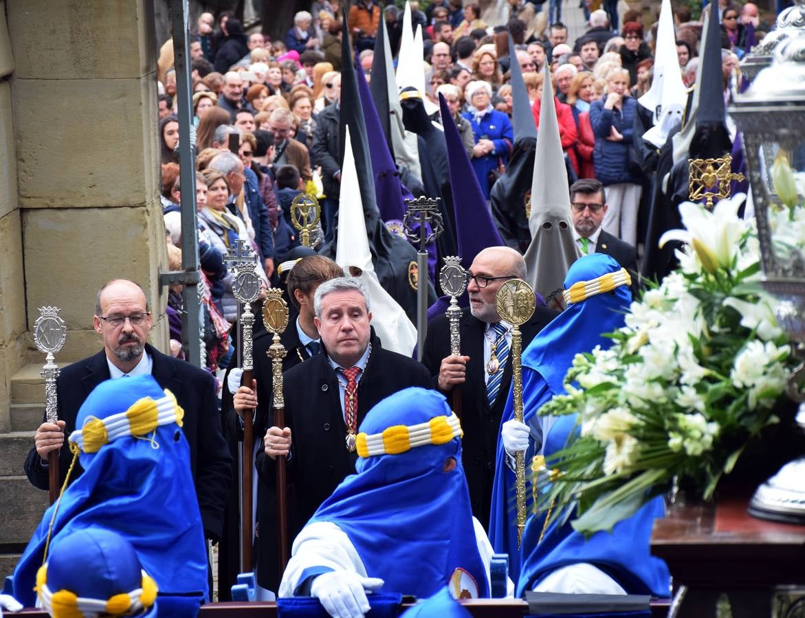 Fotos: Saetas y mucha emoción en la procesión del Santo Cristo Resucitado de Logroño