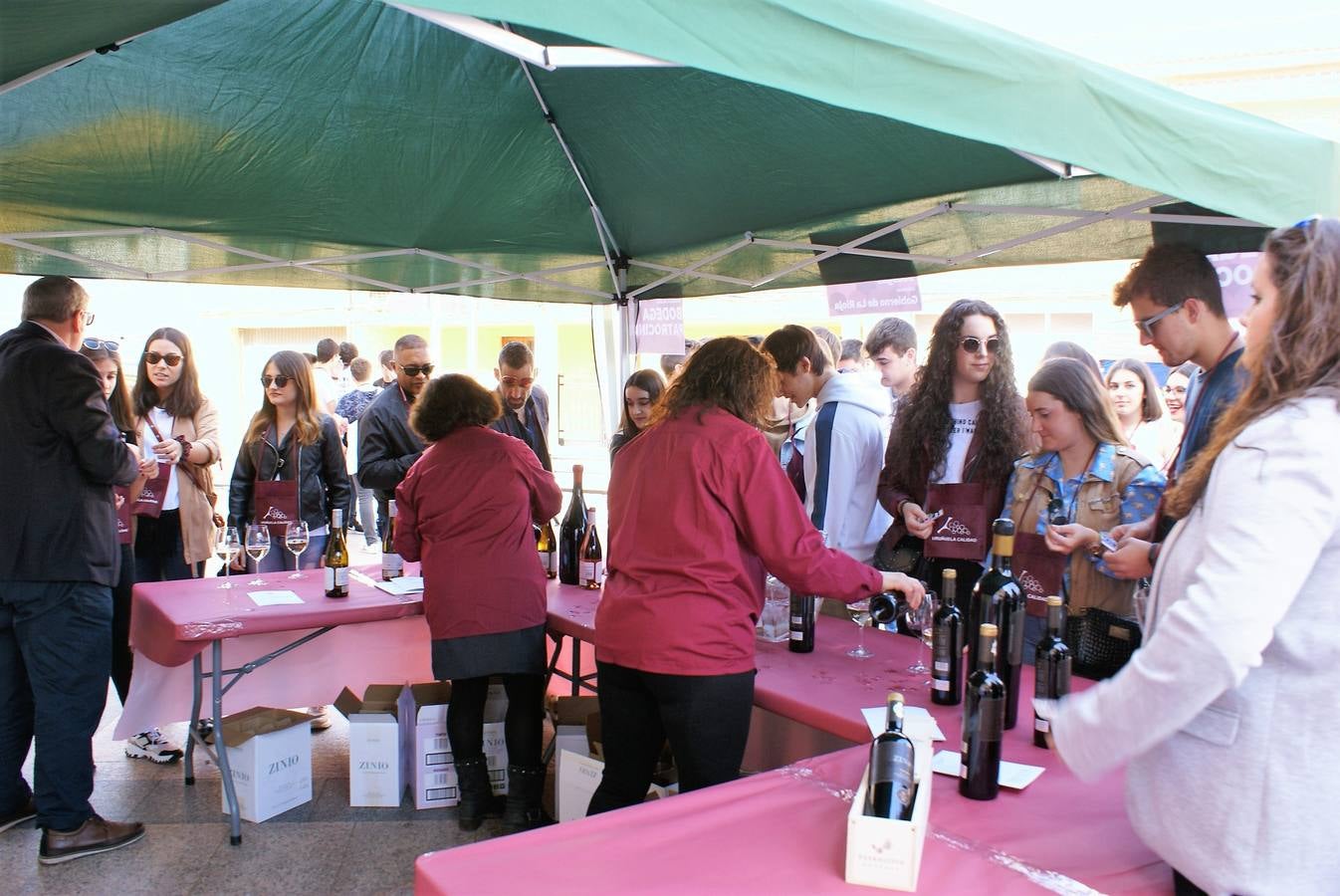 Feria de vinos y gastronomía en Uruñuela.