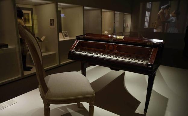 Un piano tocado por Mozart.