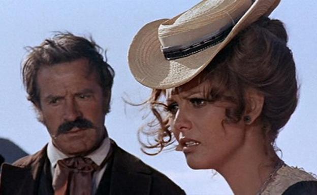 Imagen principal - Conrado San Martín junto a Claudia Cardinale en 'Hasta que llegó su hora' (1968), en 'Apartado de Correos 1001' (1950) y como el general Pompeyo de 'Rey de reyes' (1961).