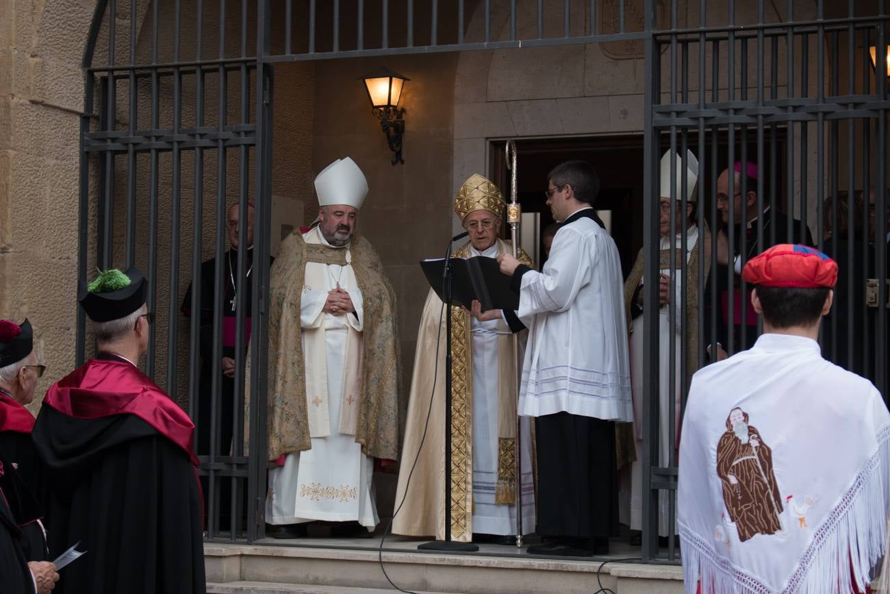 El cardenal Ricardo Blázquez y el obispo Carlos Escribano presidieron la inauguración del Año Jubilar y la apertura de la puerta del Perdón.