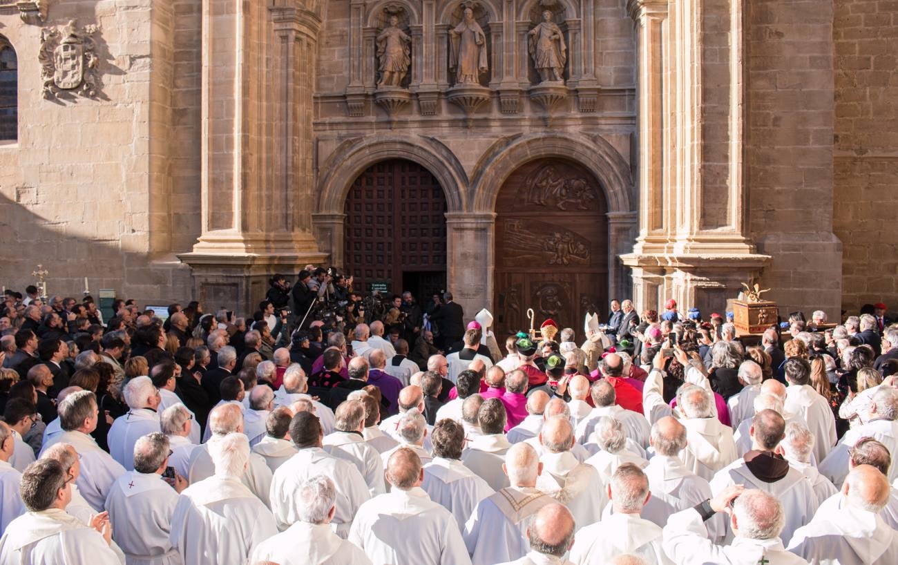 El cardenal Ricardo Blázquez y el obispo Carlos Escribano presidieron la inauguración del Año Jubilar y la apertura de la puerta del Perdón.