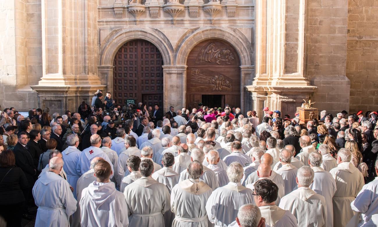 El cardenal Ricardo Blázquez y el obispo Carlos Escribano presidieron la inauguración del Año Jubilar y la apertura de la puerta del Perdón.