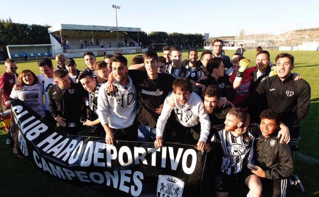 Momento de celebración tras finalizar el partido.