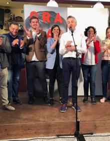 Imagen secundaria 2 - El PSOE riojano celebra la victoria.