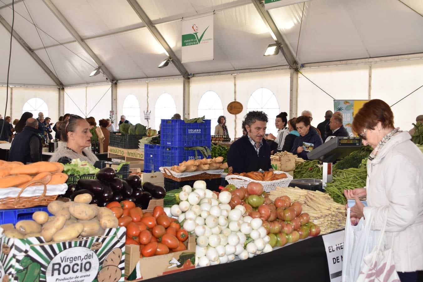 Veintidós expositores participan en el mercado, además de diferentes actividades en el aparcamiento del Silo 