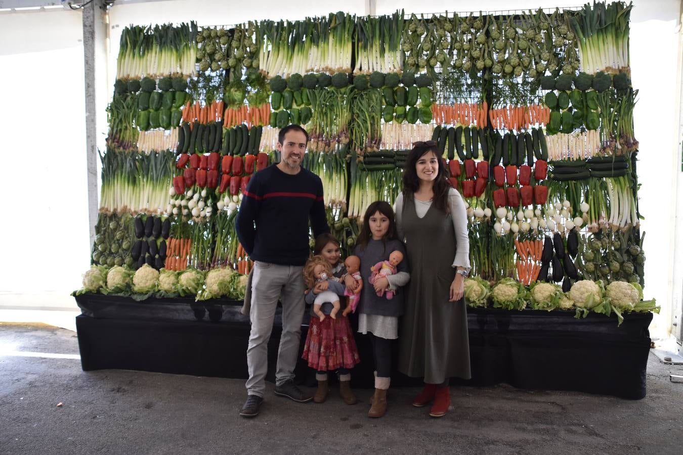 Veintidós expositores participan en el mercado, además de diferentes actividades en el aparcamiento del Silo 