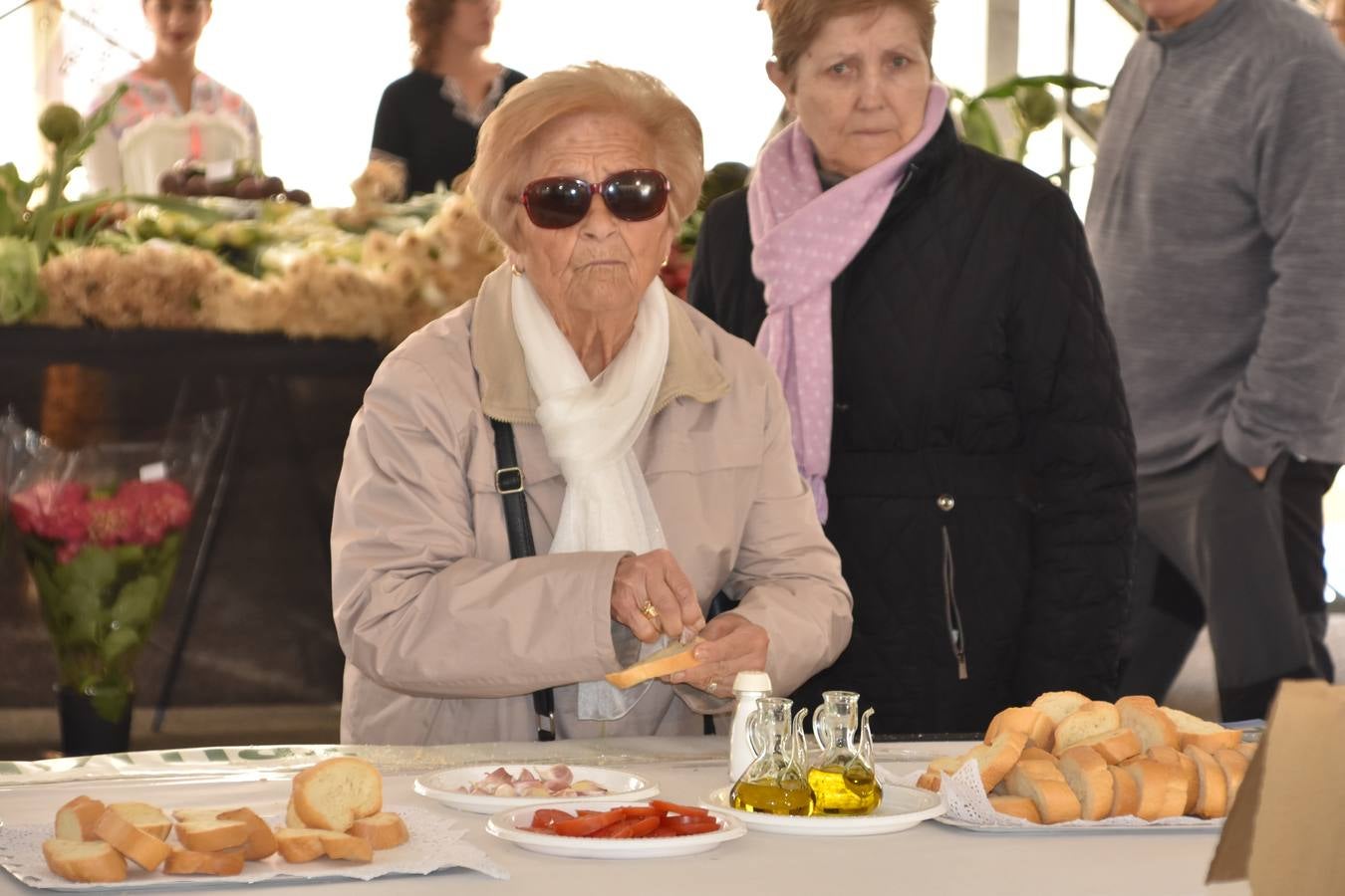 Veintidós expositores participan en el mercado, además de diferentes actividades en el aparcamiento del Silo 