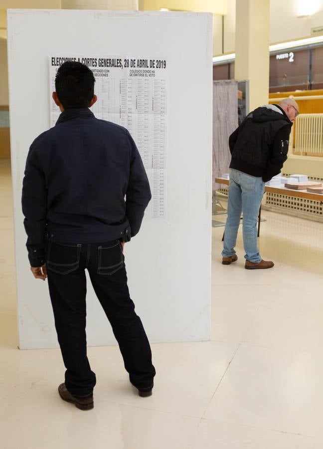 Elecciones generales en La Rioja: fotos de la mesa electoral del Ayuntamiento