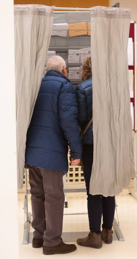 Elecciones generales en La Rioja: fotos de la mesa electoral del Ayuntamiento