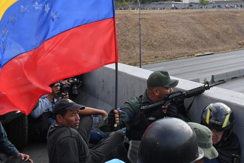 Los opositores Guaidó y Leopoldo López lideran el golpe contra Maduro 