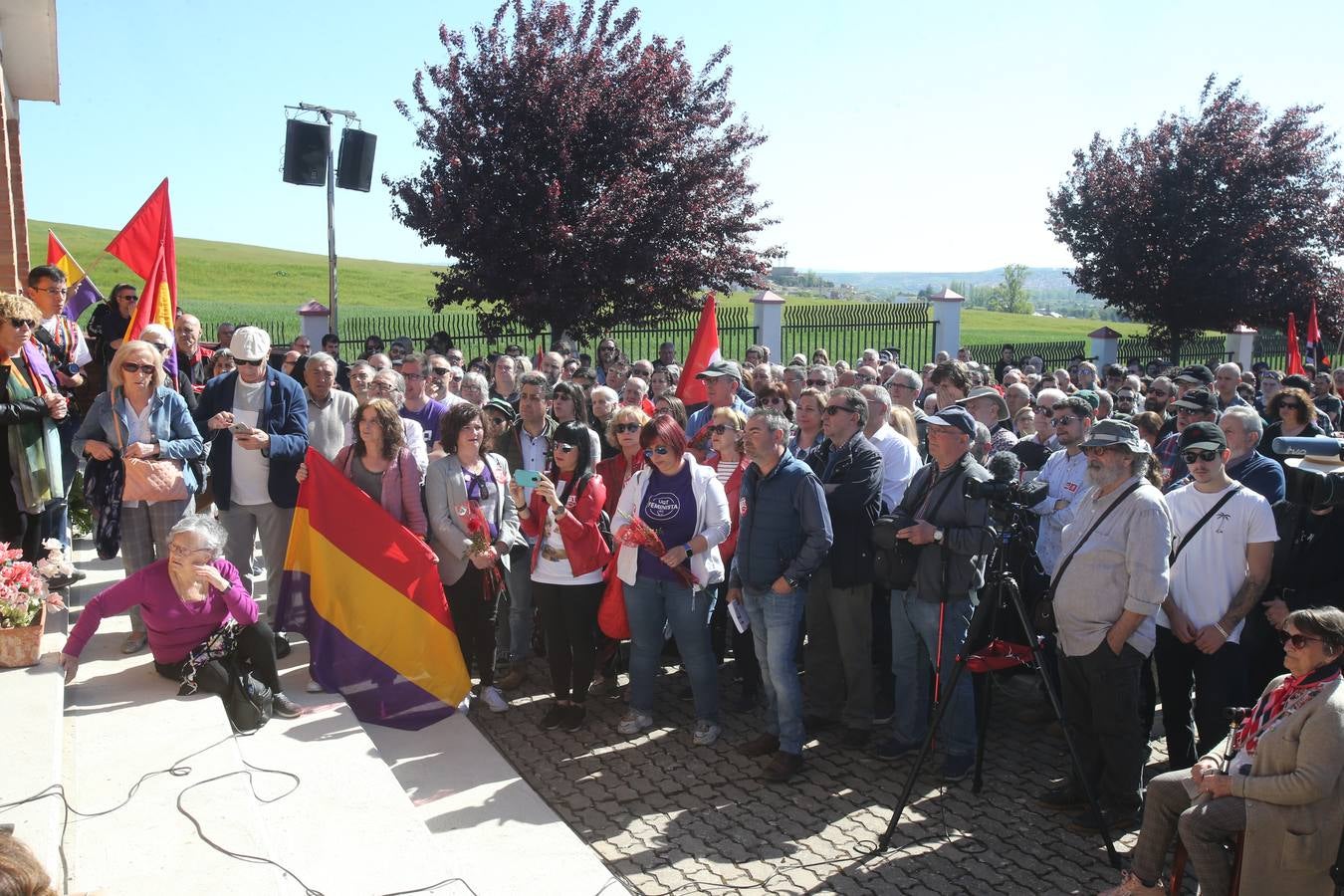 En el acto de hoy han participado, junto a los miembros de la asociación, representantes de sindicatos y partidos políticos