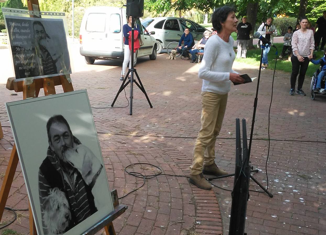 Cientos de personas y decenas de perros se reúnen en el parque del Ebro de Logroño en honor del adiestrador canino