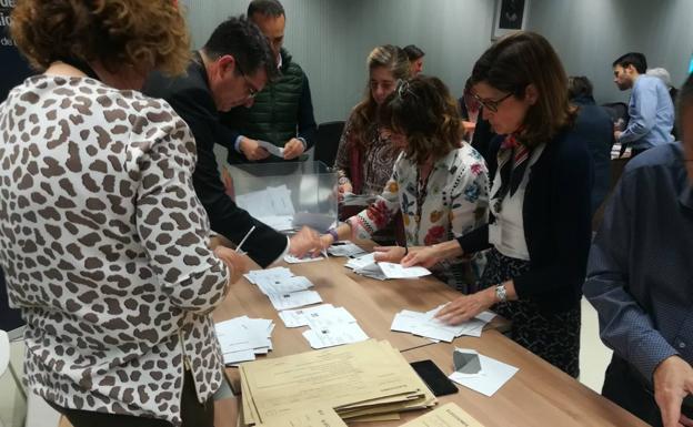 El Palacio de Justicia ha acogido el escrutinio de los votos llegados desde todas las partes del mundo.