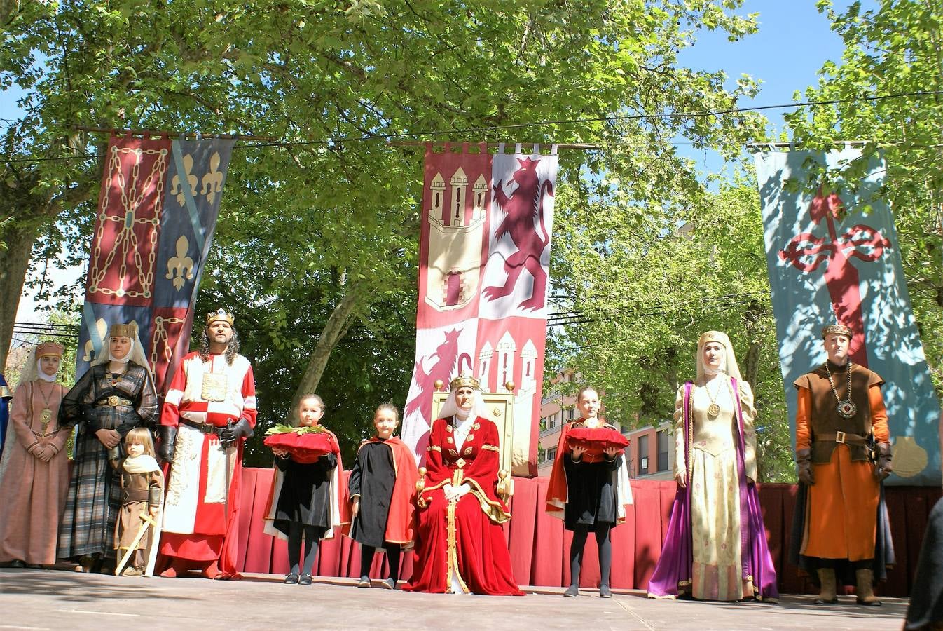 Fotos: Pregón del Primero de mayo y la aclamación de Fernando III el Santo en Nájera