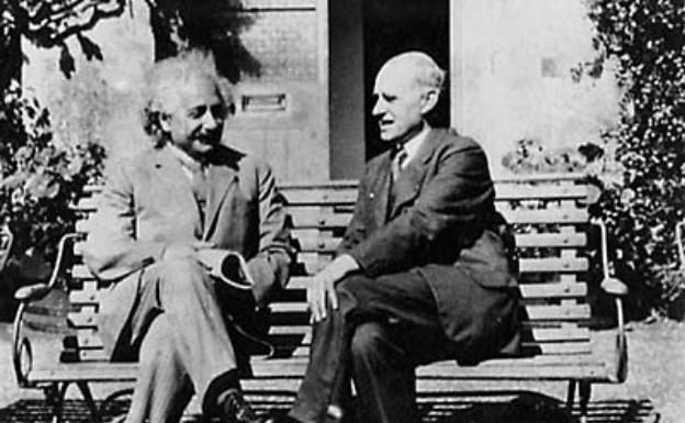 Einstein y Eddington, charlando años después del experimento.