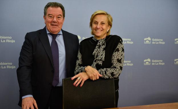 Javier Ureña, junto a Leonor González Menorca.