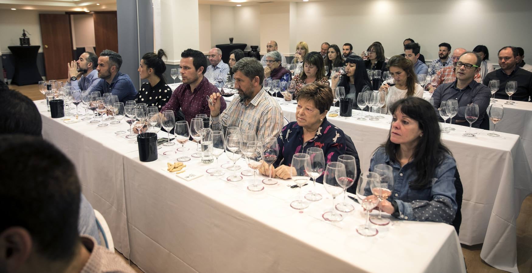 Fotos: Pedro Peciña y &#039;El Vino Pródigo&#039;, en el Club de Catas