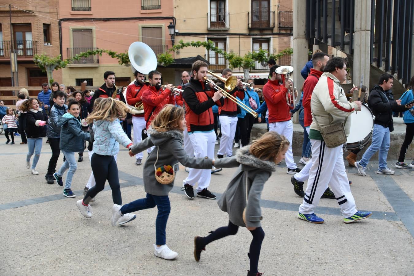 Fotos: Aldeanueva de Ebro comienza las fiestas de la Juventud