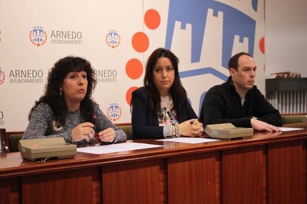 Ana Herrero, Chus Zapata e Iván Alguacil, ayer en Arnedo. :: e.p.