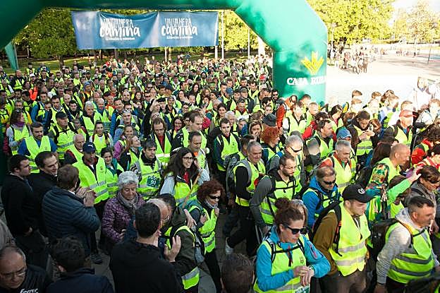 El medio millar de romeros tomó la salida desde el parque San Adrián de Logroño en una tarde fresca, aunque soleada. 