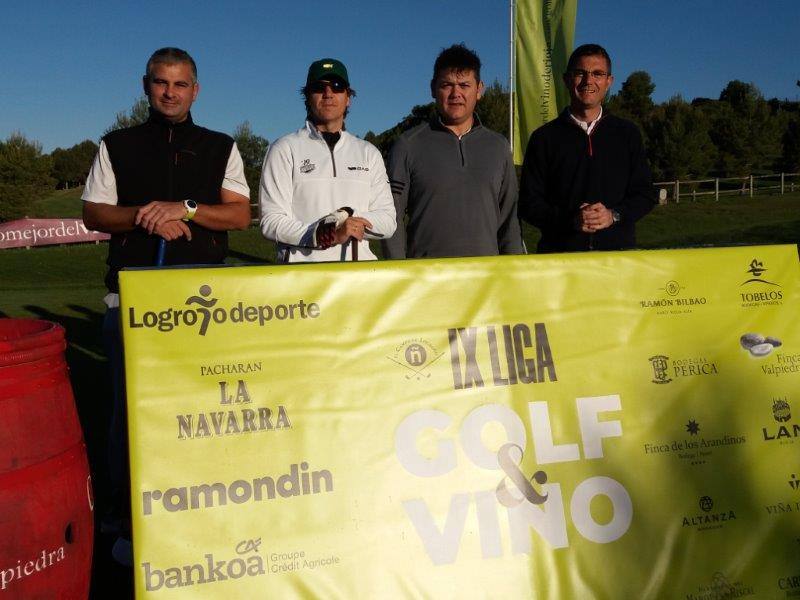 Los jugadores posaron un momento antes de comenzar el juego.