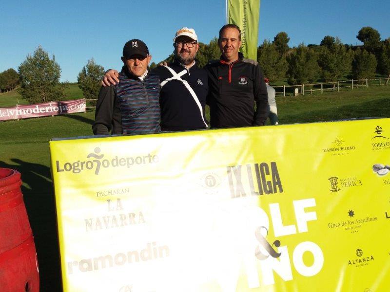 Los jugadores posaron un momento antes de comenzar el juego.