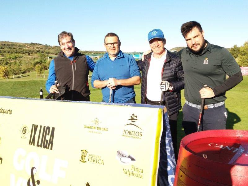 Los jugadores posaron un momento antes de comenzar el juego.