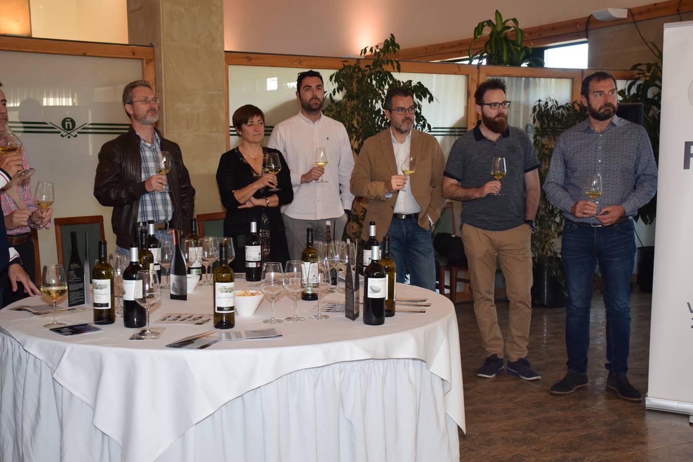 Los participantes en el Torneo Finca Valpiedra, de la Liga de Golf y Vino, disfrutaron de una cata de vinos de la bodega.