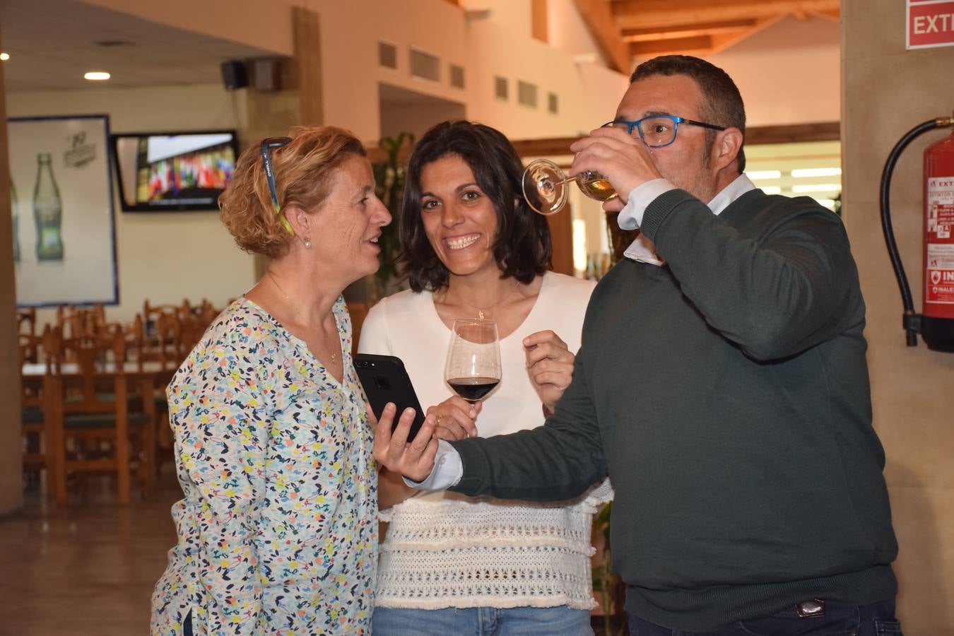 Los participantes en el Torneo Finca Valpiedra, de la Liga de Golf y Vino, disfrutaron de una cata de vinos de la bodega.