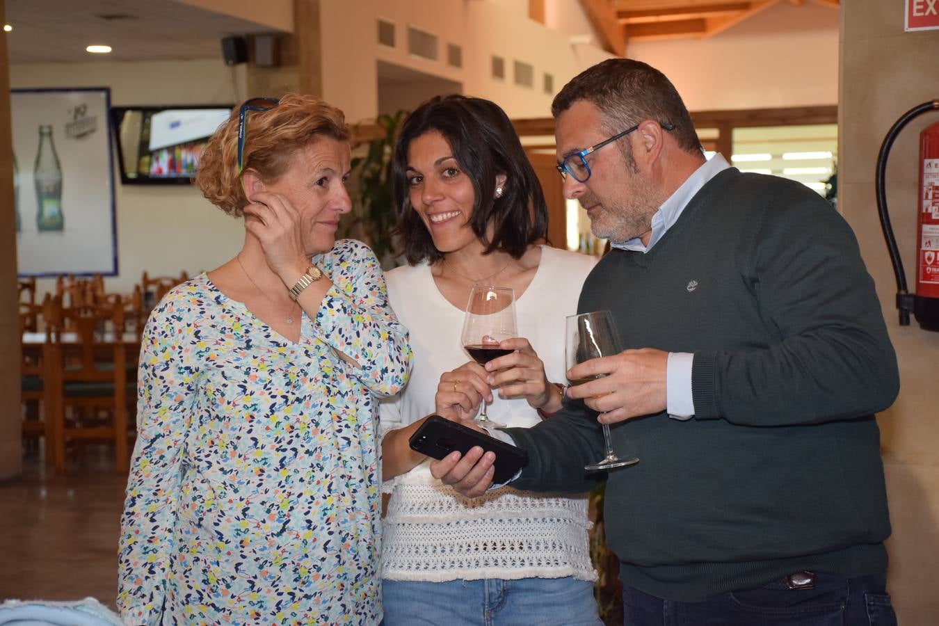 Los participantes en el Torneo Finca Valpiedra, de la Liga de Golf y Vino, disfrutaron de una cata de vinos de la bodega.