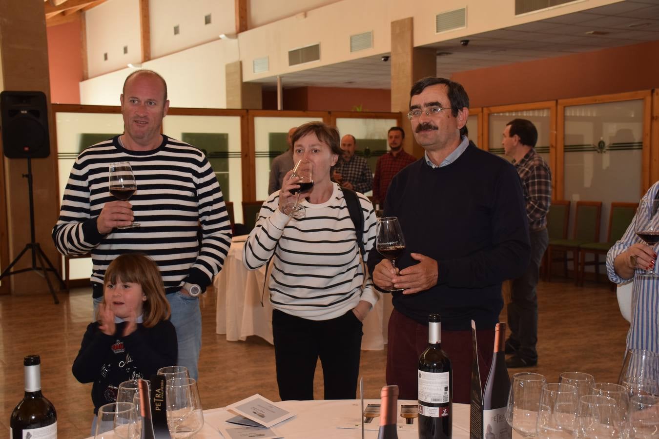 Los participantes en el Torneo Finca Valpiedra, de la Liga de Golf y Vino, disfrutaron de una cata de vinos de la bodega.