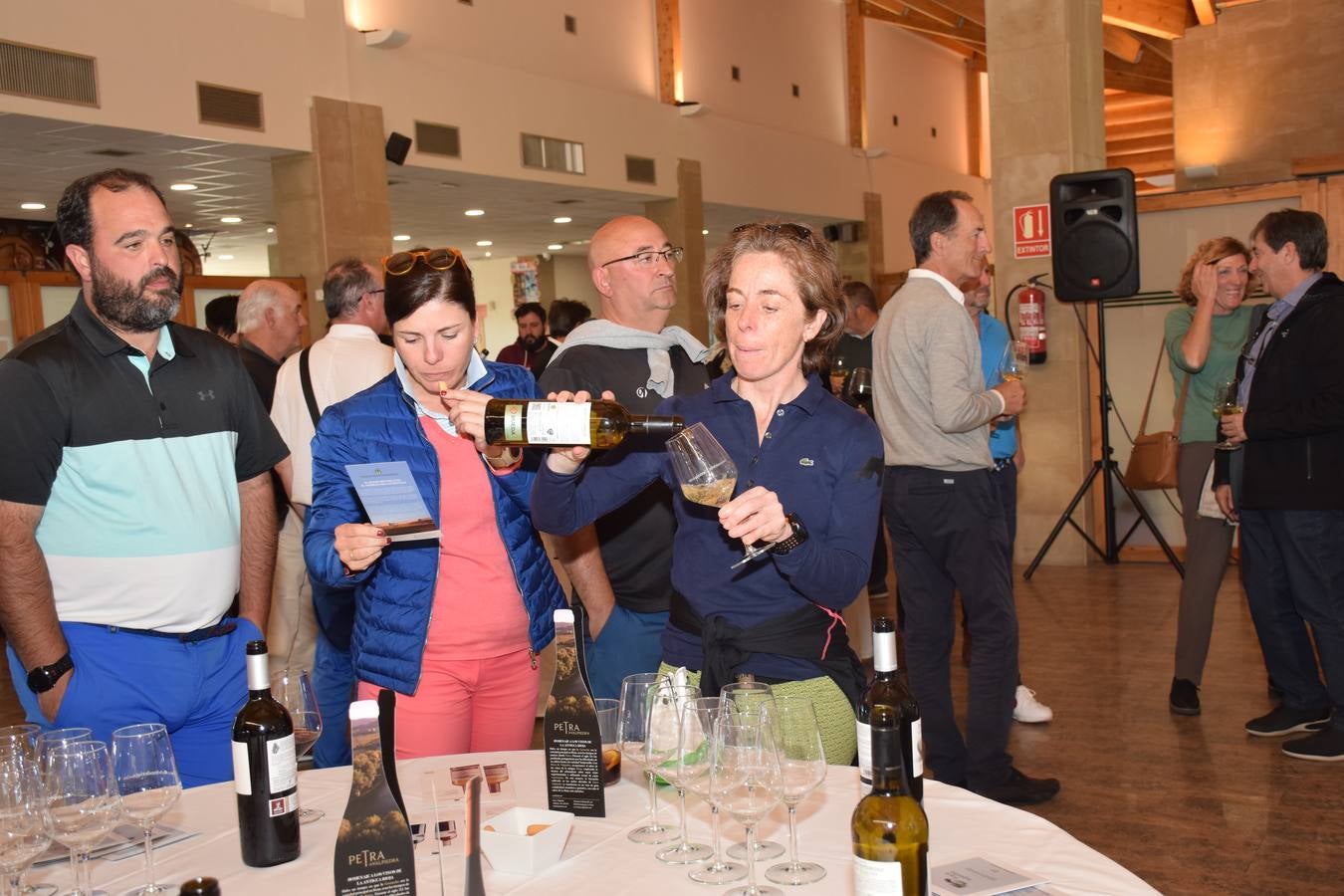 Los participantes en el Torneo Finca Valpiedra, de la Liga de Golf y Vino, disfrutaron de una cata de vinos de la bodega.