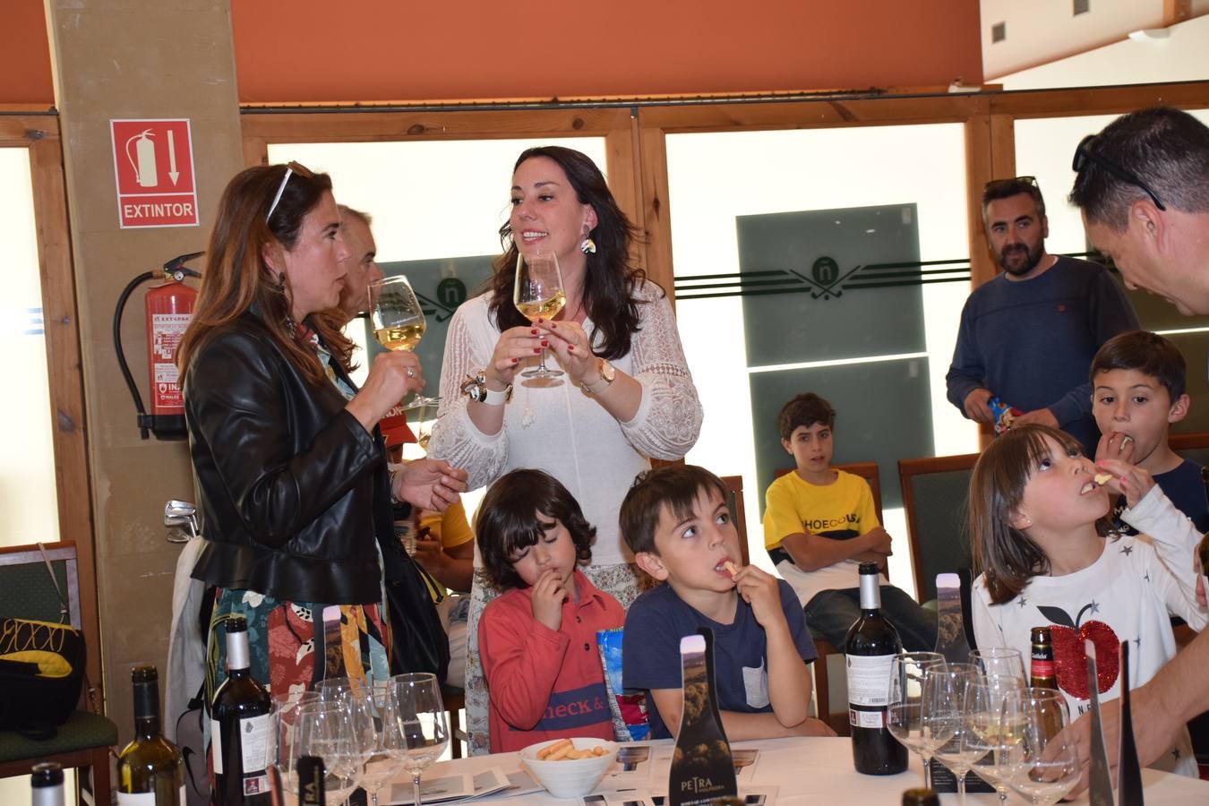 Los participantes en el Torneo Finca Valpiedra, de la Liga de Golf y Vino, disfrutaron de una cata de vinos de la bodega.