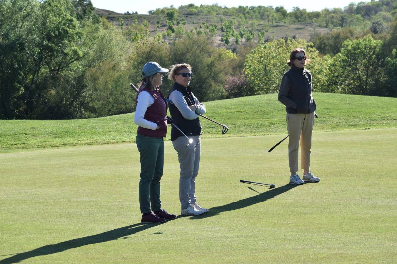 Los jugadores disfrutaron de una estupenda jornada de golf.