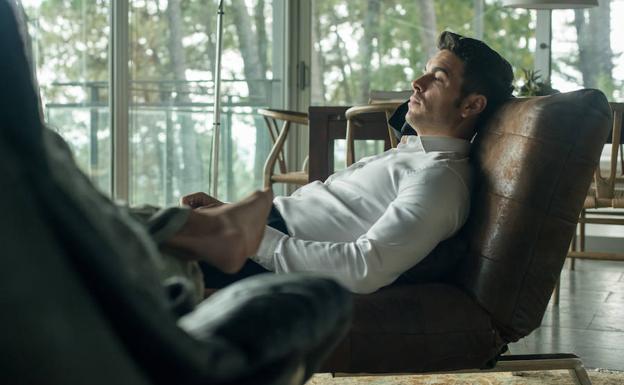 Mario Casas, como Marco Mur, en un fotograma de la serie.