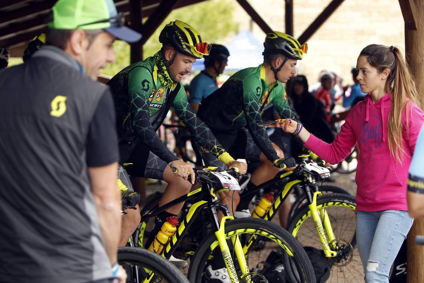 Fotos: Primera etapa de La Rioja Bike Race: La salida